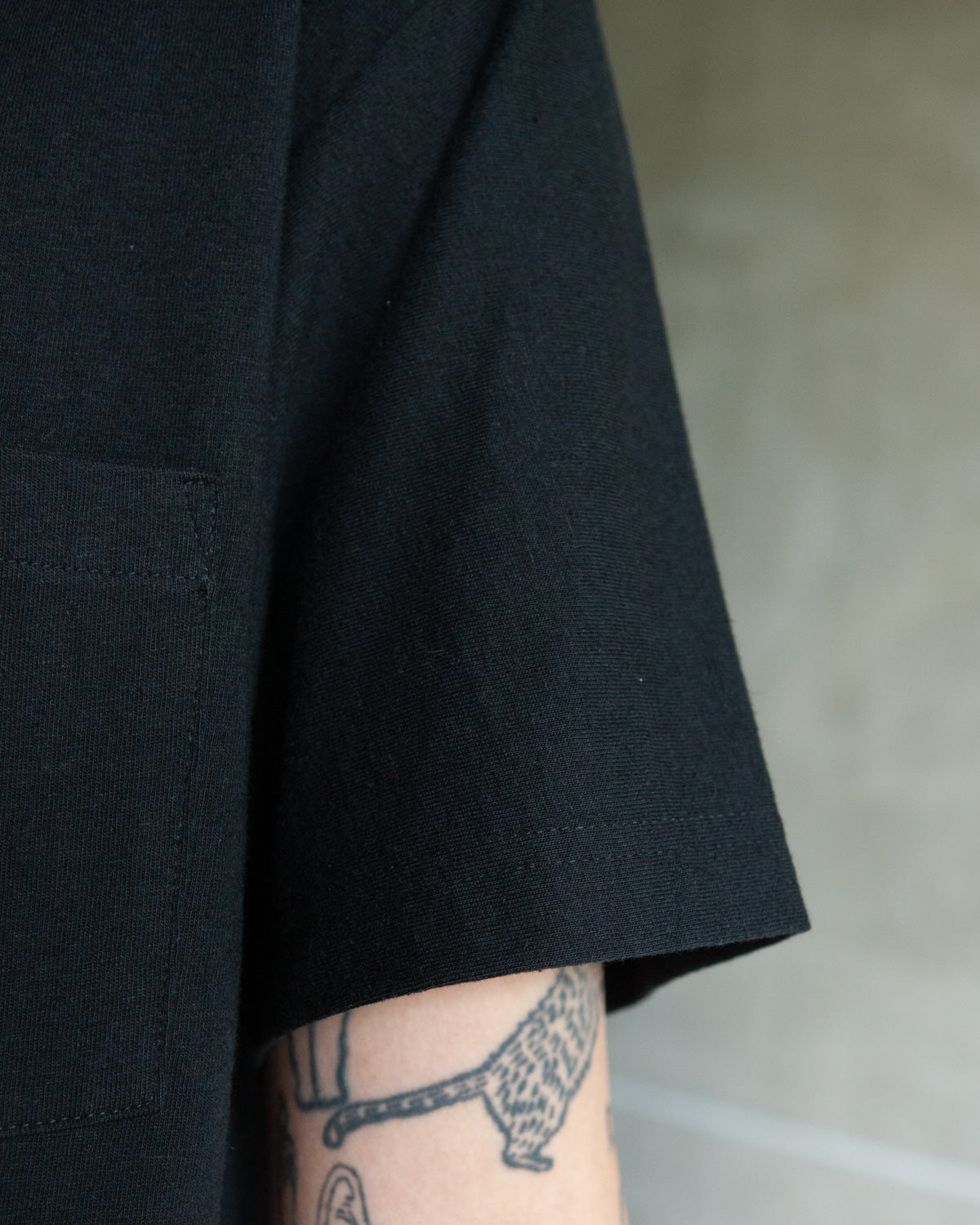 W'MENSWEAR BOWL TEE - BLACK