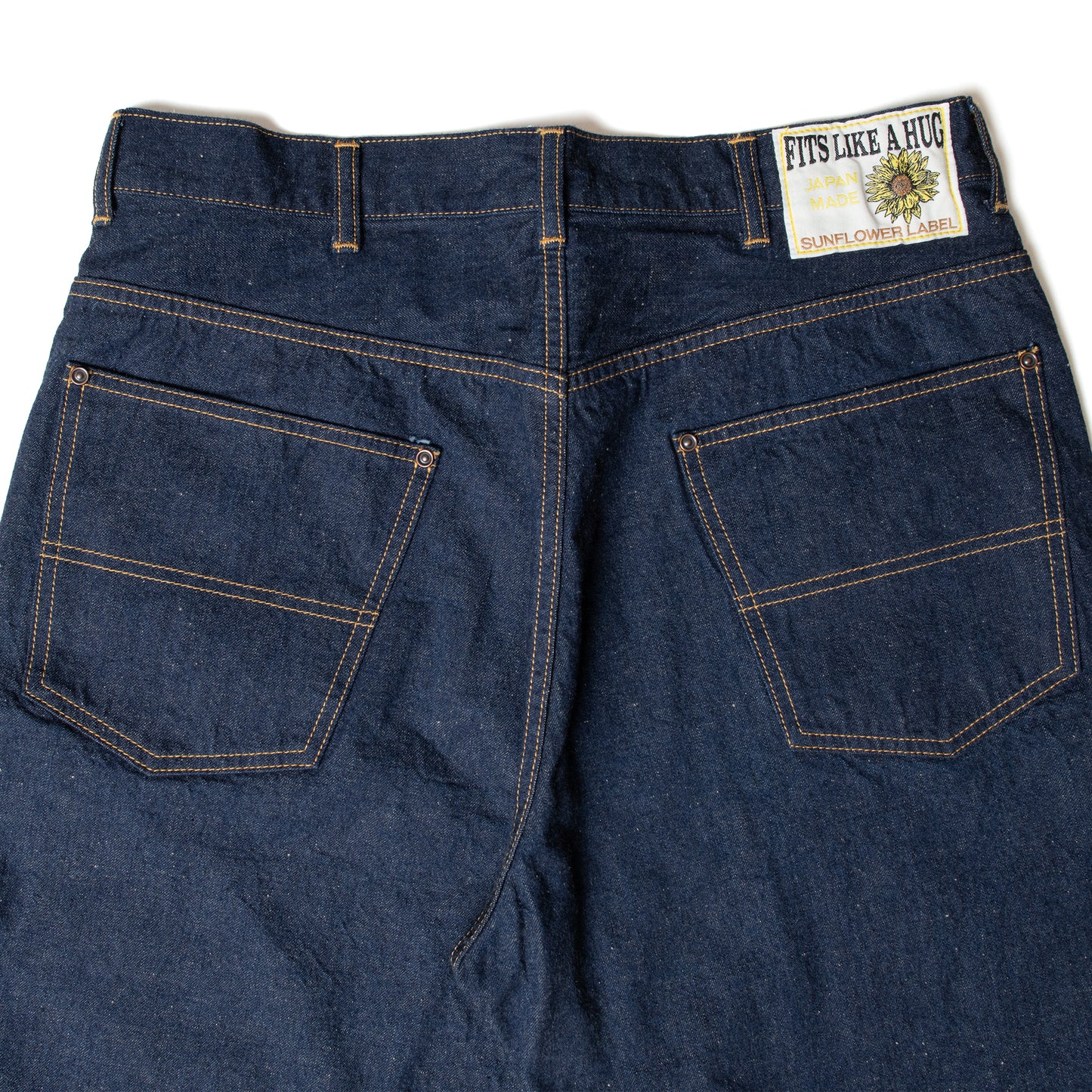 FIT'S LIKE A HUG JEANS