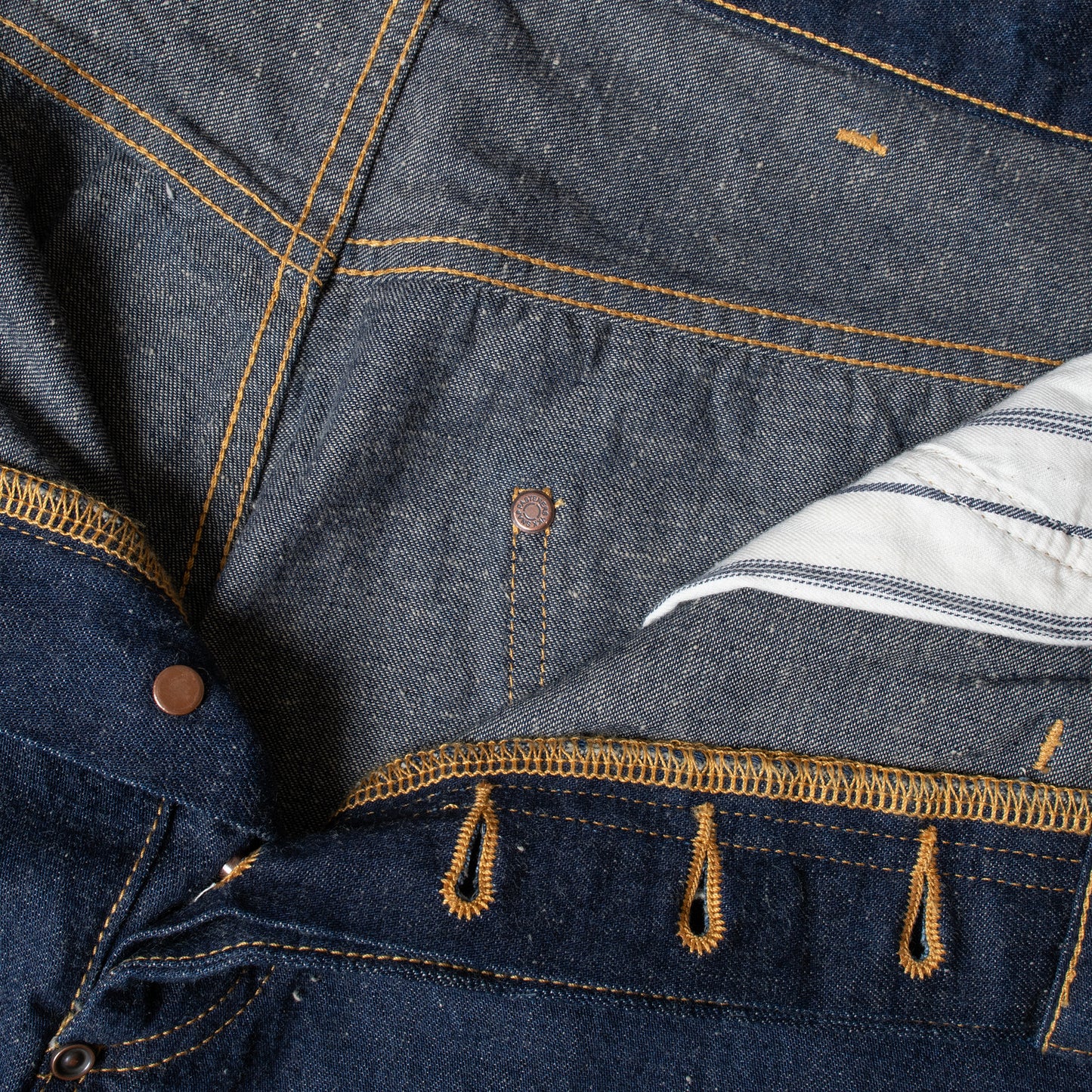 FIT'S LIKE A HUG JEANS