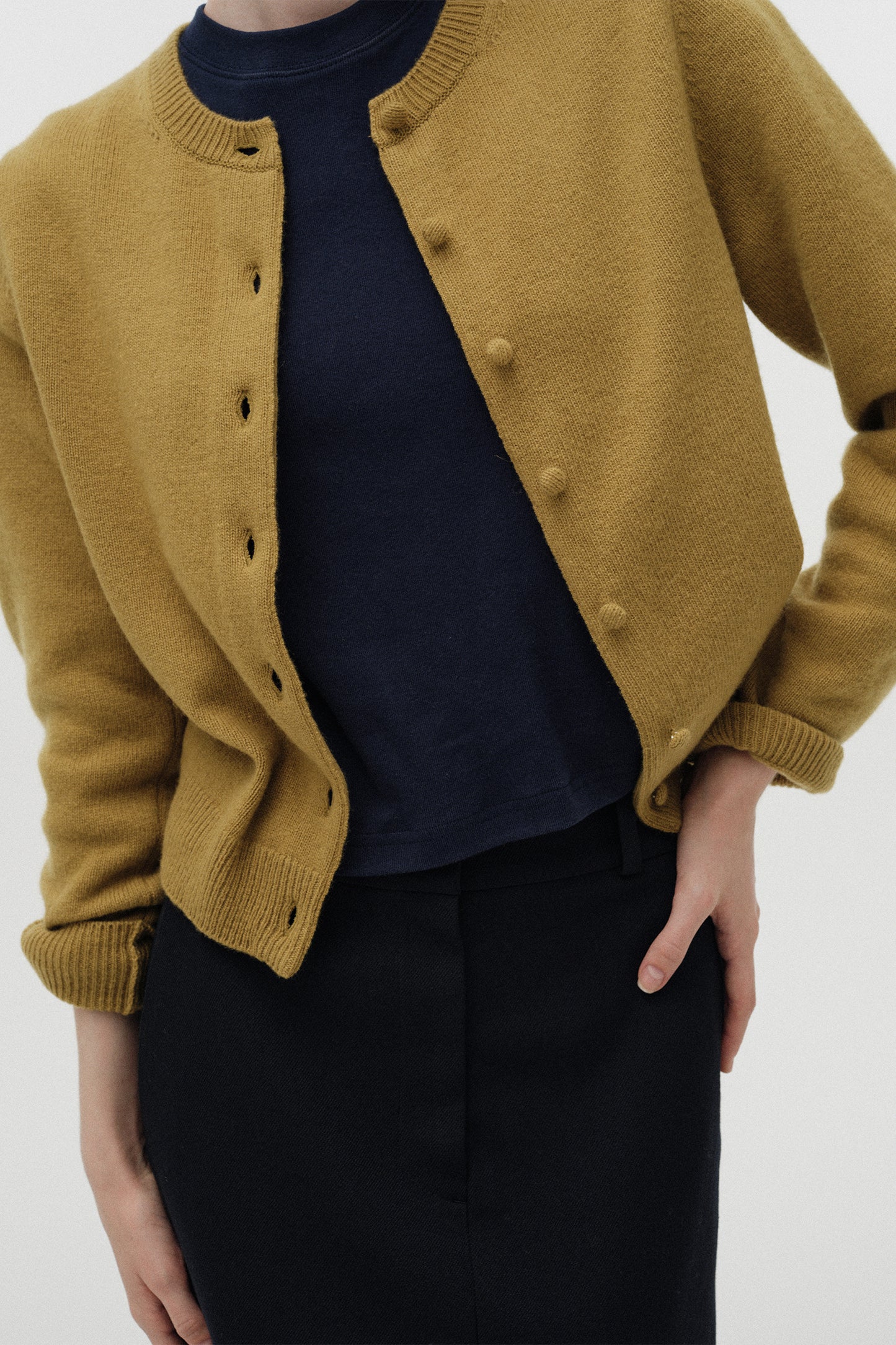 NOTHING WRITTEN DIENE ROUND CARDIGAN - OLIVE