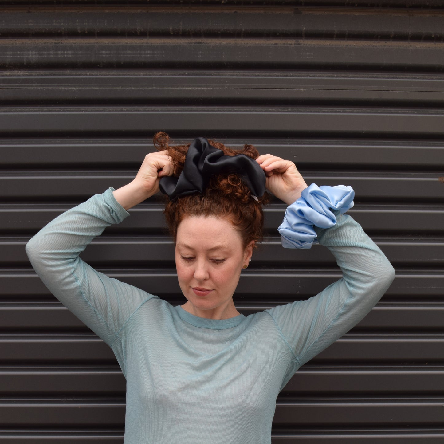 A BRONZE AGE - ORGANZA SCRUNCHIE - BLACK