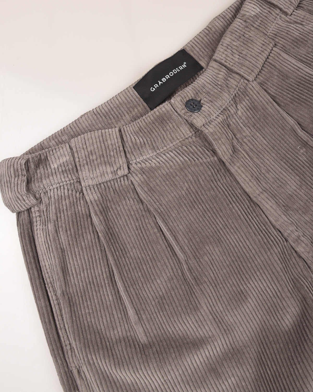GRÅBRODERN EKE CHINO - WIDE CORDUROY - STEEL GREY