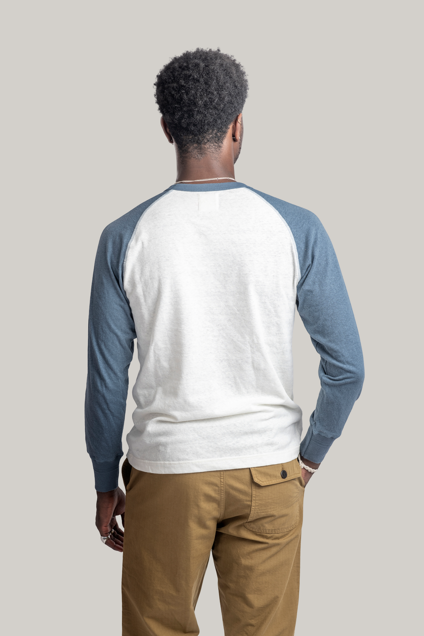 HEIMAT COTTON/ HEMP CONTRAST T-SHIRT - SEASHELL/ TRAIL BLUE