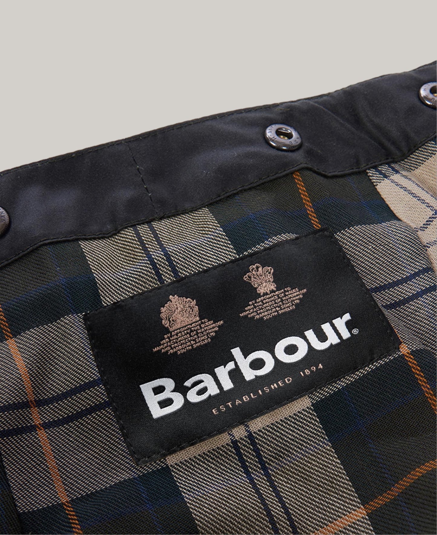 BARBOUR WAXED COTTON HOOD W/ TARTAN LINING - SAGE