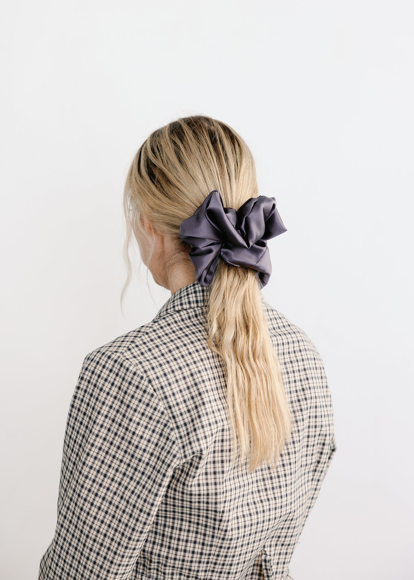 A BRONZE AGE - SILK SCRUNCHIE - STEEL GREY