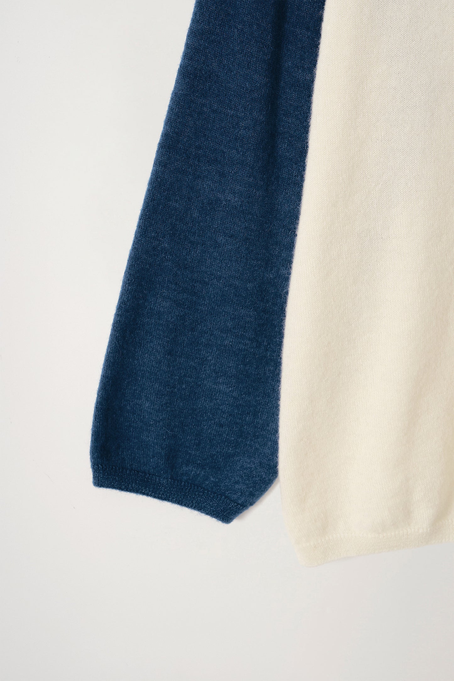 NOTHING WRITTEN PALIE RAGLAN PULLOVER - IVORY/ BLUE