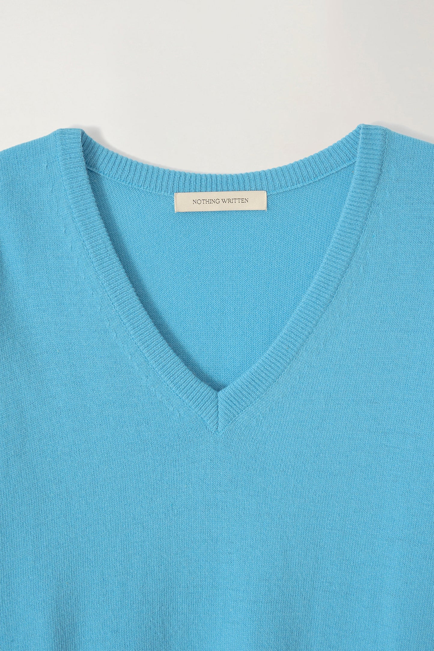 NOTHING WRITTEN PUNO V-NECK PULLOVER - DODGER BLUE
