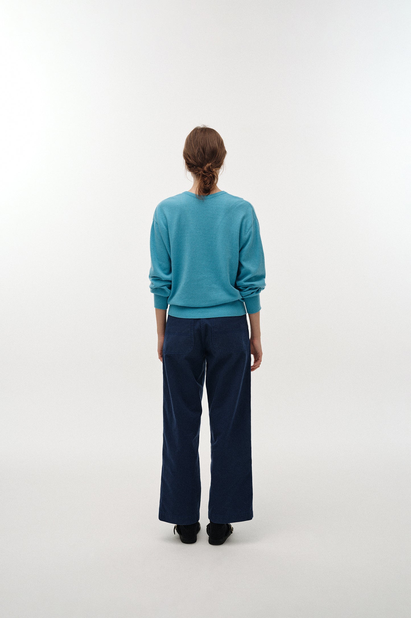 NOTHING WRITTEN PUNO V-NECK PULLOVER - DODGER BLUE
