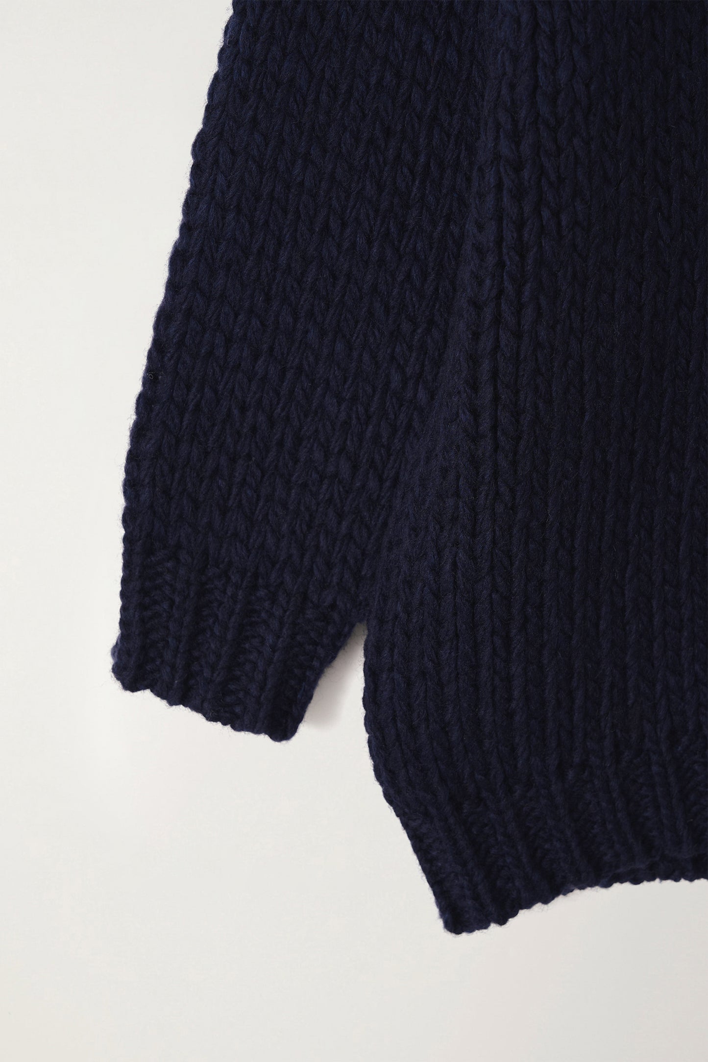 NOTHING WRITTEN WIDE V-NECK SWEATER - NAVY