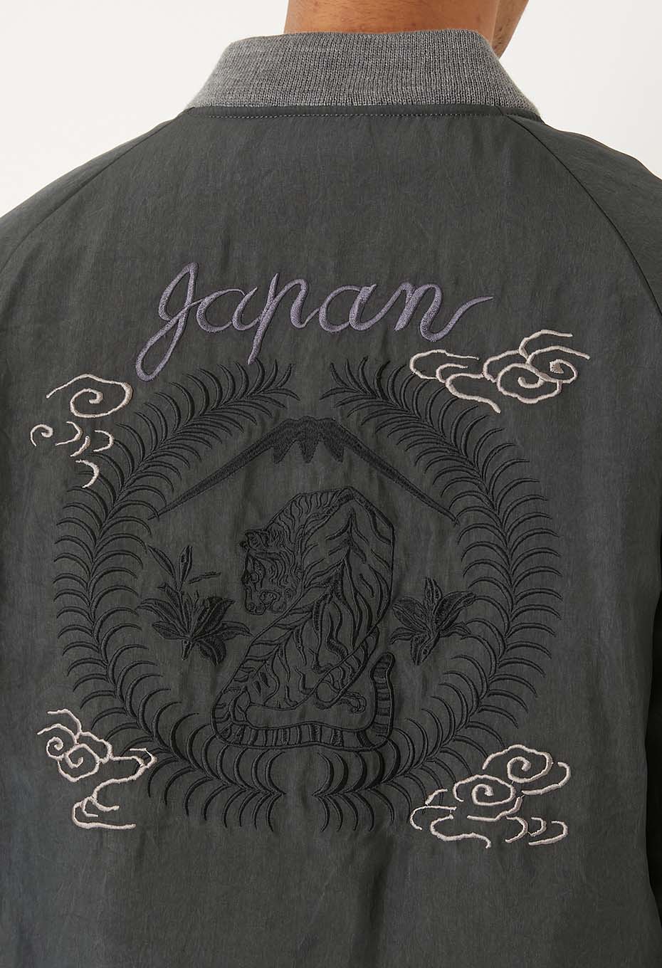 BLUE BLUE JAPAN 'HANA NI TORA' REVERSIBLE SOUVENIR JACKET - BLACK