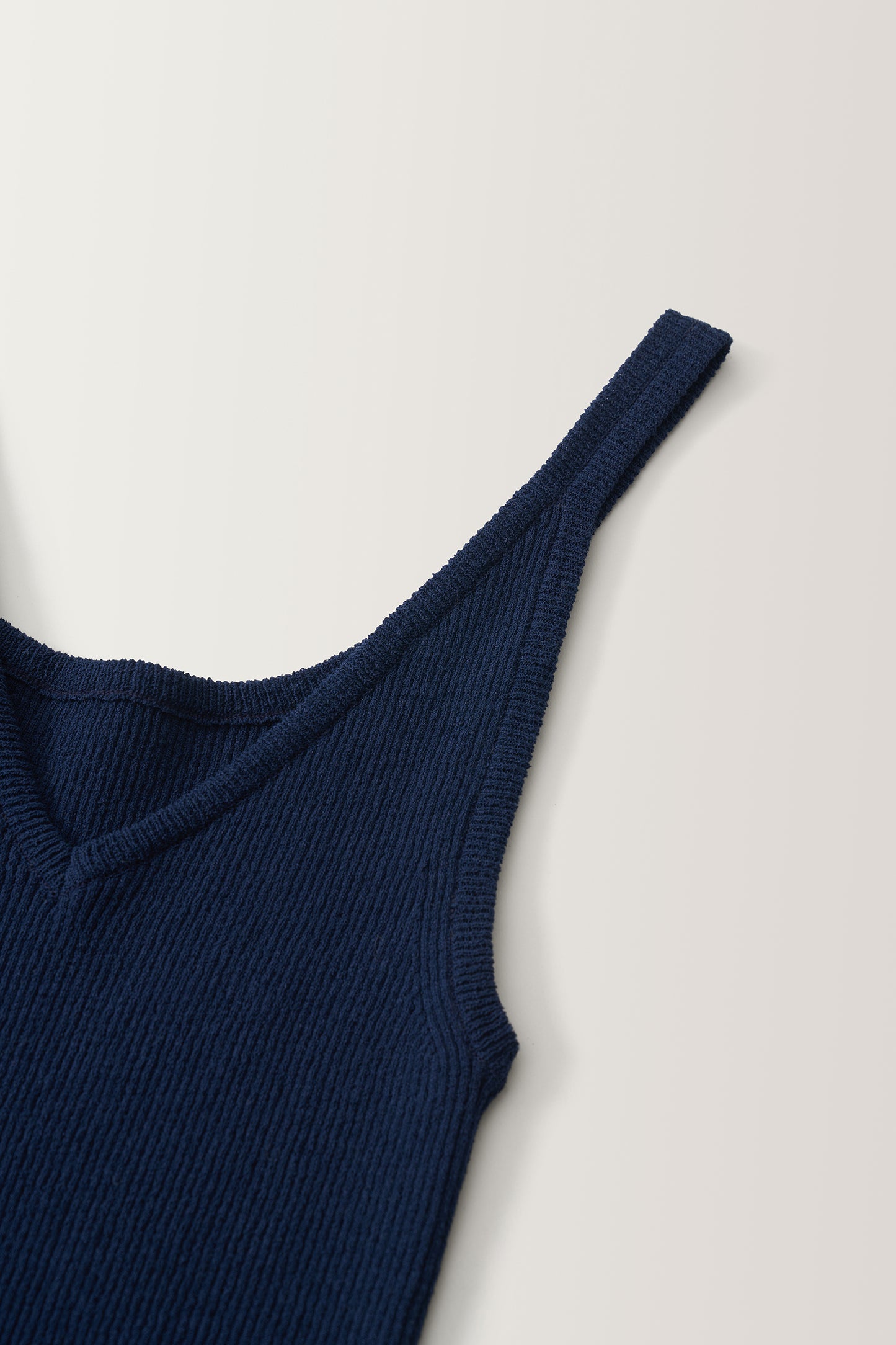 NOTHING WRITTEN HAZE V-NECK SLEEVELESS - NAVY