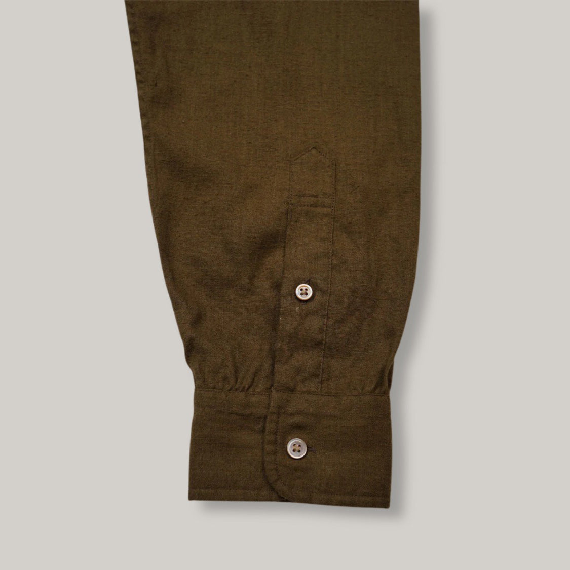 NIGEL CABOURN MAINLINE BRITISH OFFICER SHIRT HEMPHORSE CLOTH - KHAKI