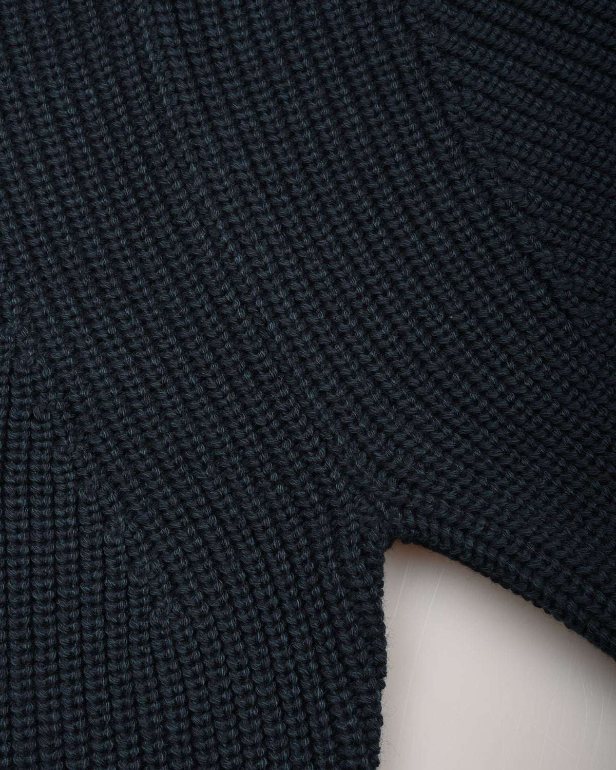 BATONER WOOL SIGNATURE CREW NECK - DARK GREEN x NAVY