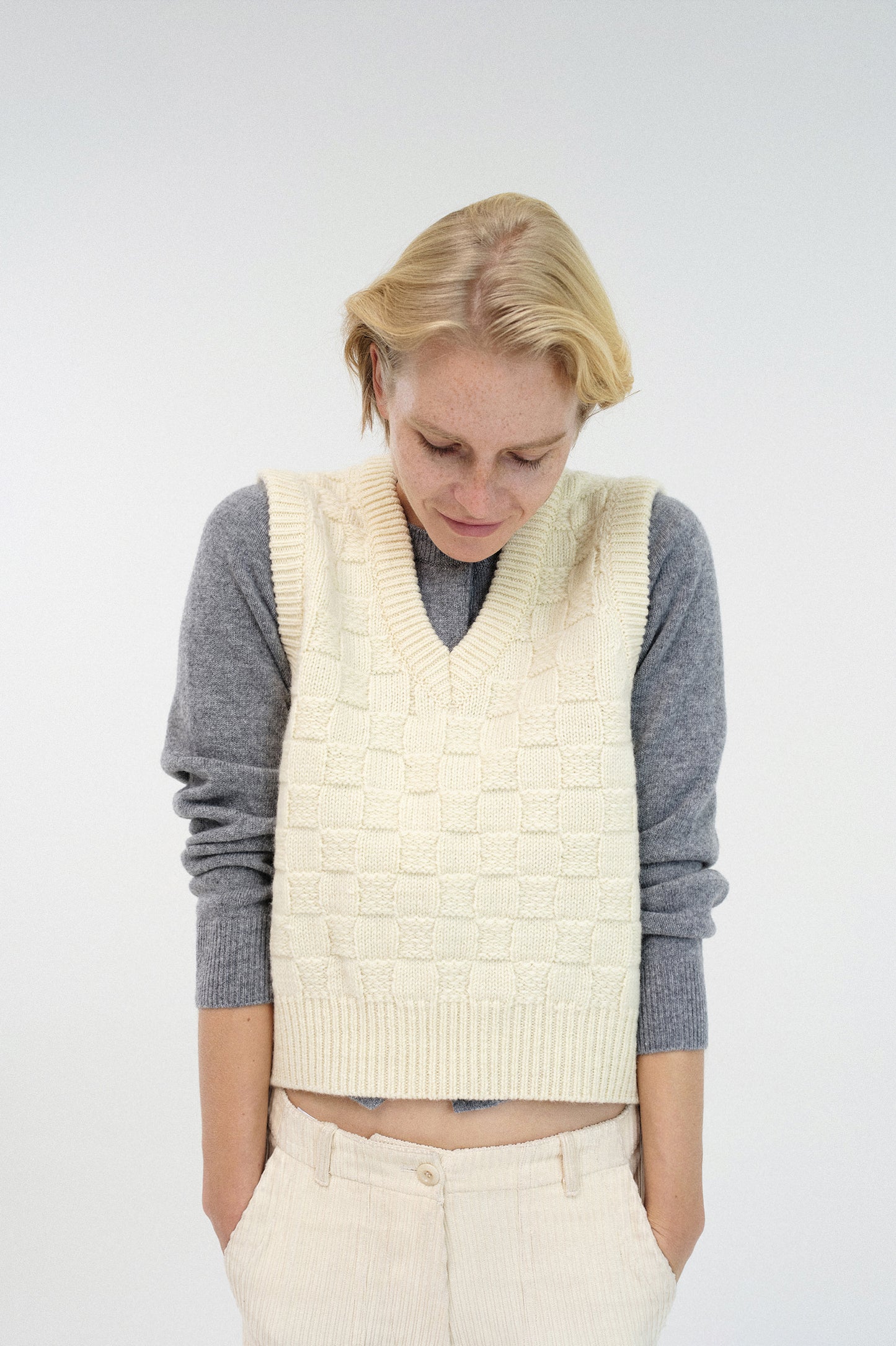 NOTHING WRITTEN CHESS WOOL VEST - IVORY