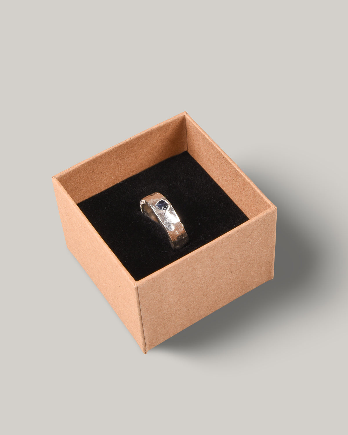 THE OUZE BLUE SAPPHIRE UNA BAND - STERLING SILVER