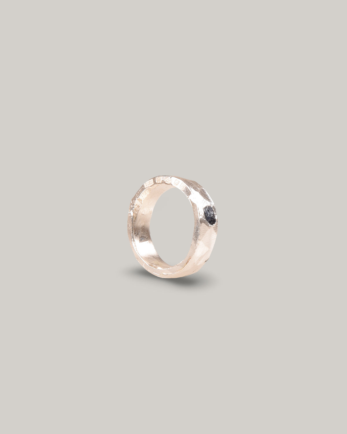 THE OUZE BLUE SAPPHIRE UNA BAND - STERLING SILVER