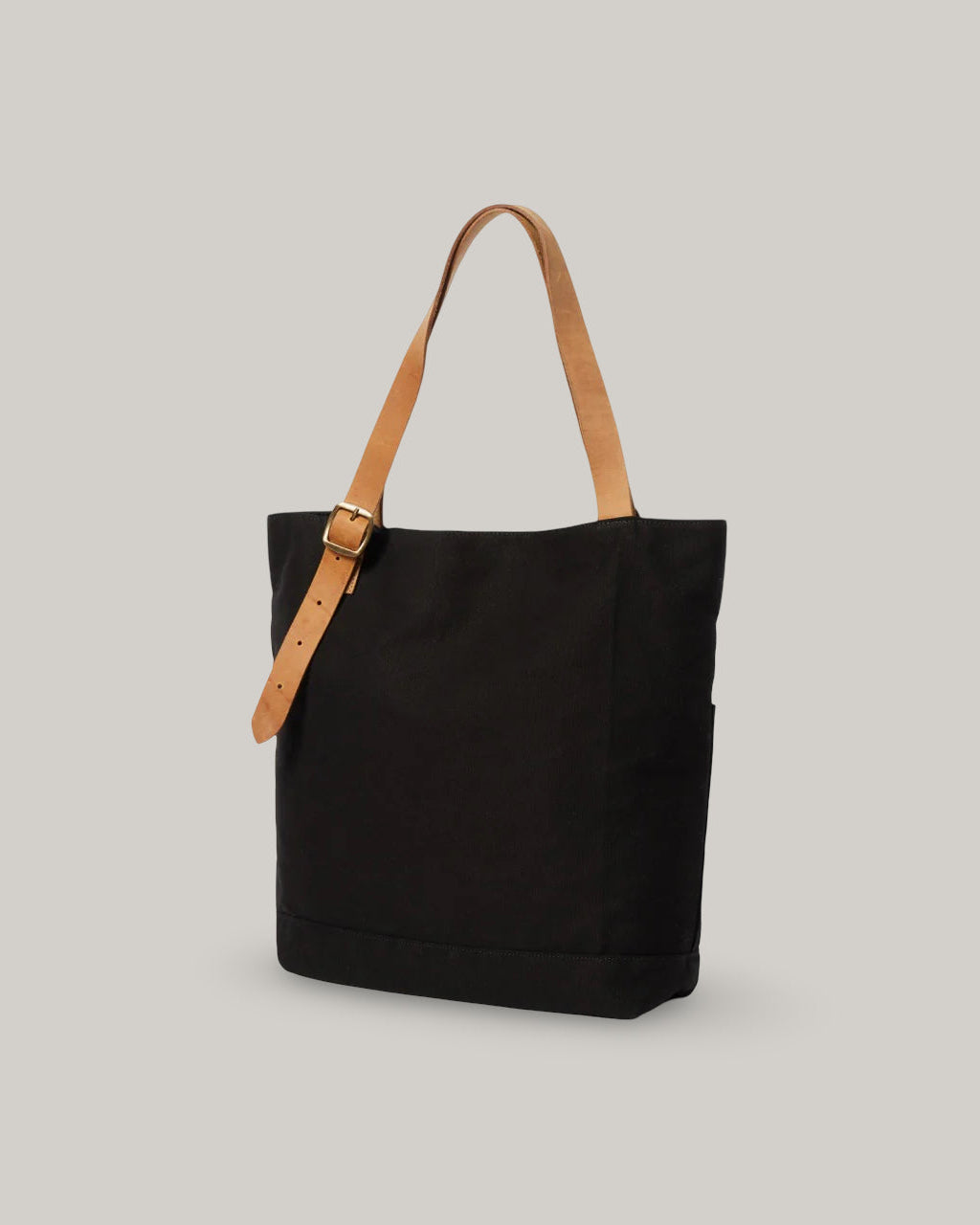 SNOW PEAK MIDDLE HAND BAG - BLACK