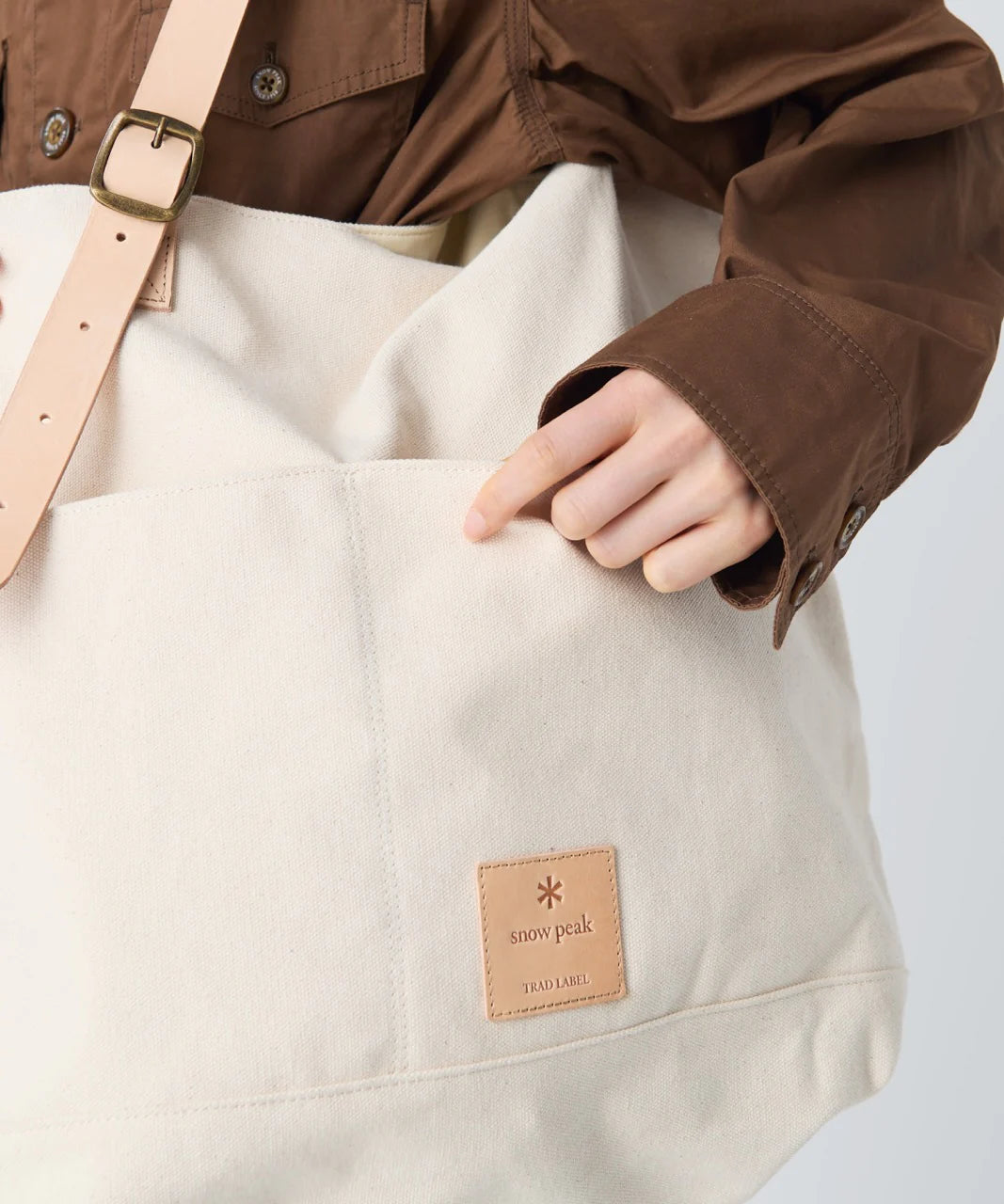 SNOW PEAK MIDDLE HAND BAG - IVORY