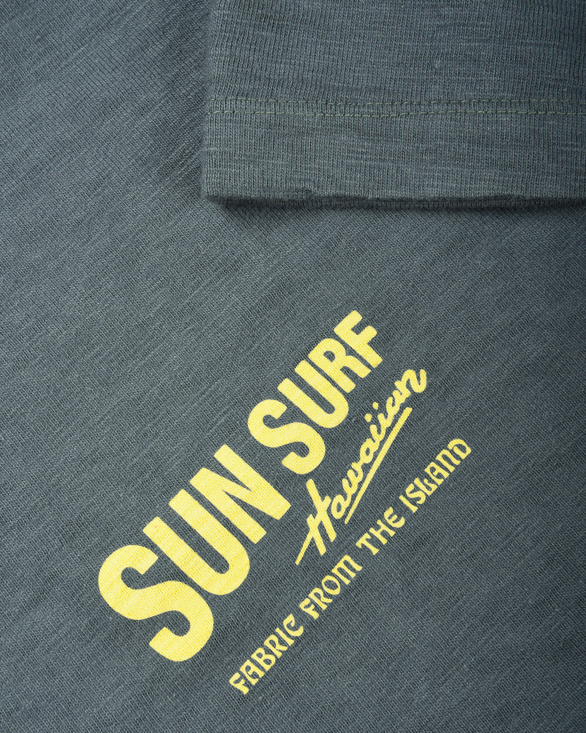 SUN SURF SLUB YARN TEE 'FRESH ISLAND CHICKEN' - BLACK