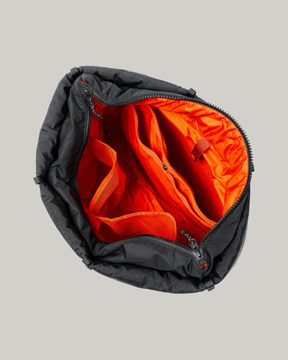 TOPOLOGIE CLOUD TOTE BLACK TECH SATEEN